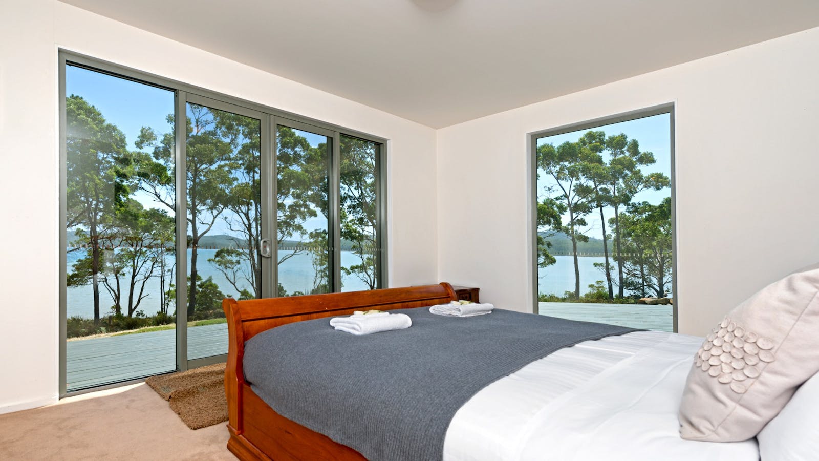 Cloudy Bay Lagoon Estate: Master Bedroom overlooking Cloudy Bay Lagoon.