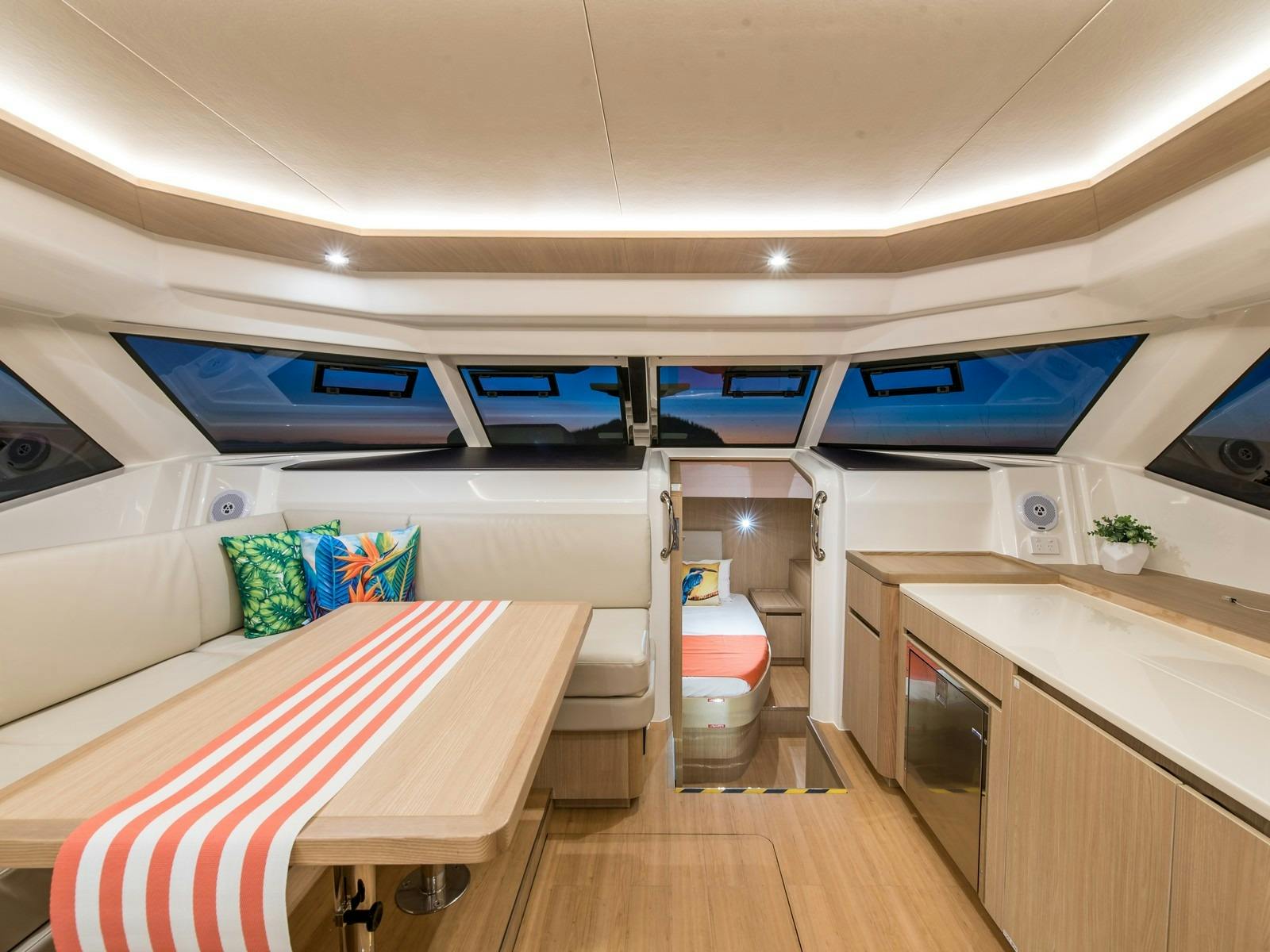 Aquila 44.3 - saloon at night