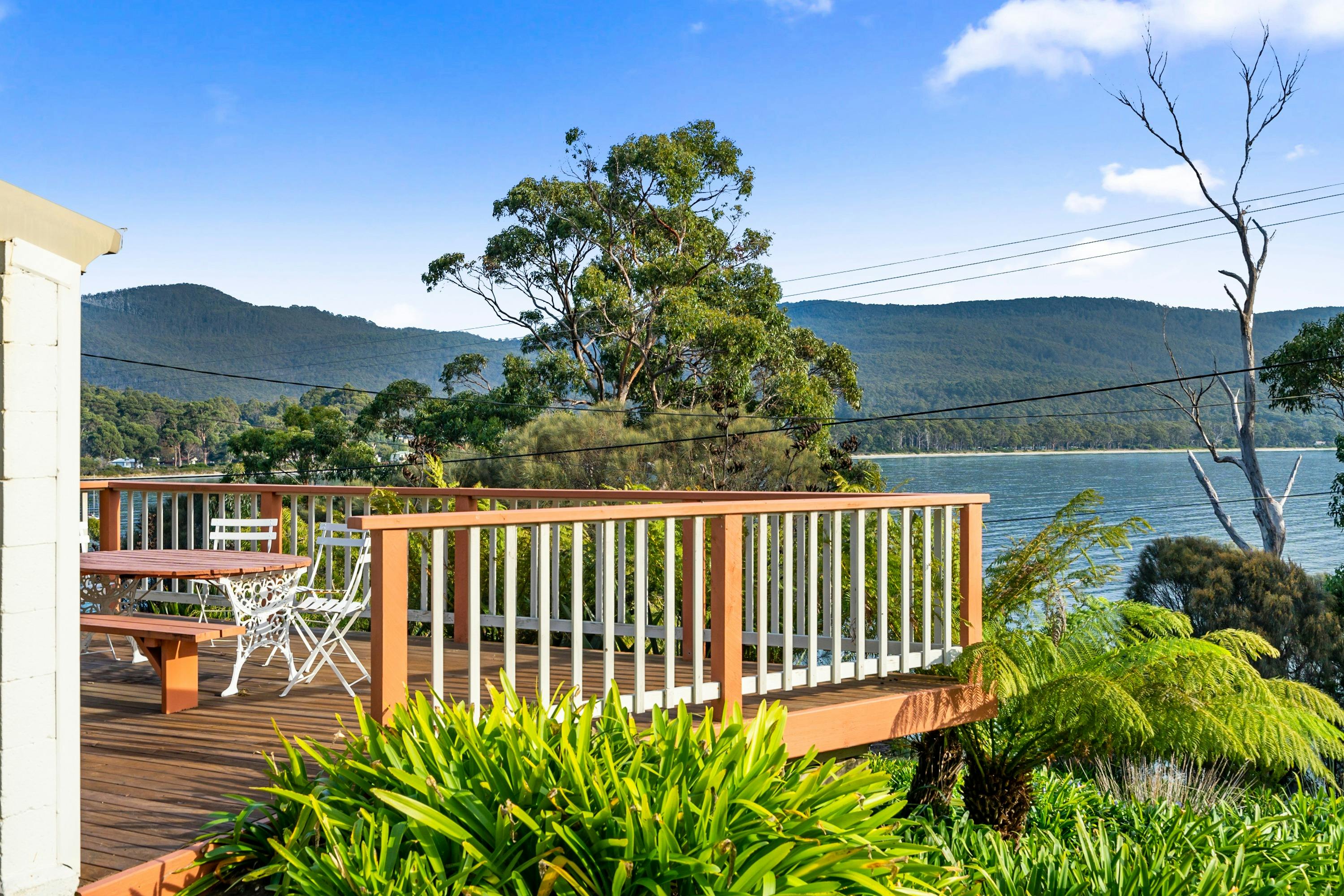 Oceanfront stay near Bruny Island Cruises