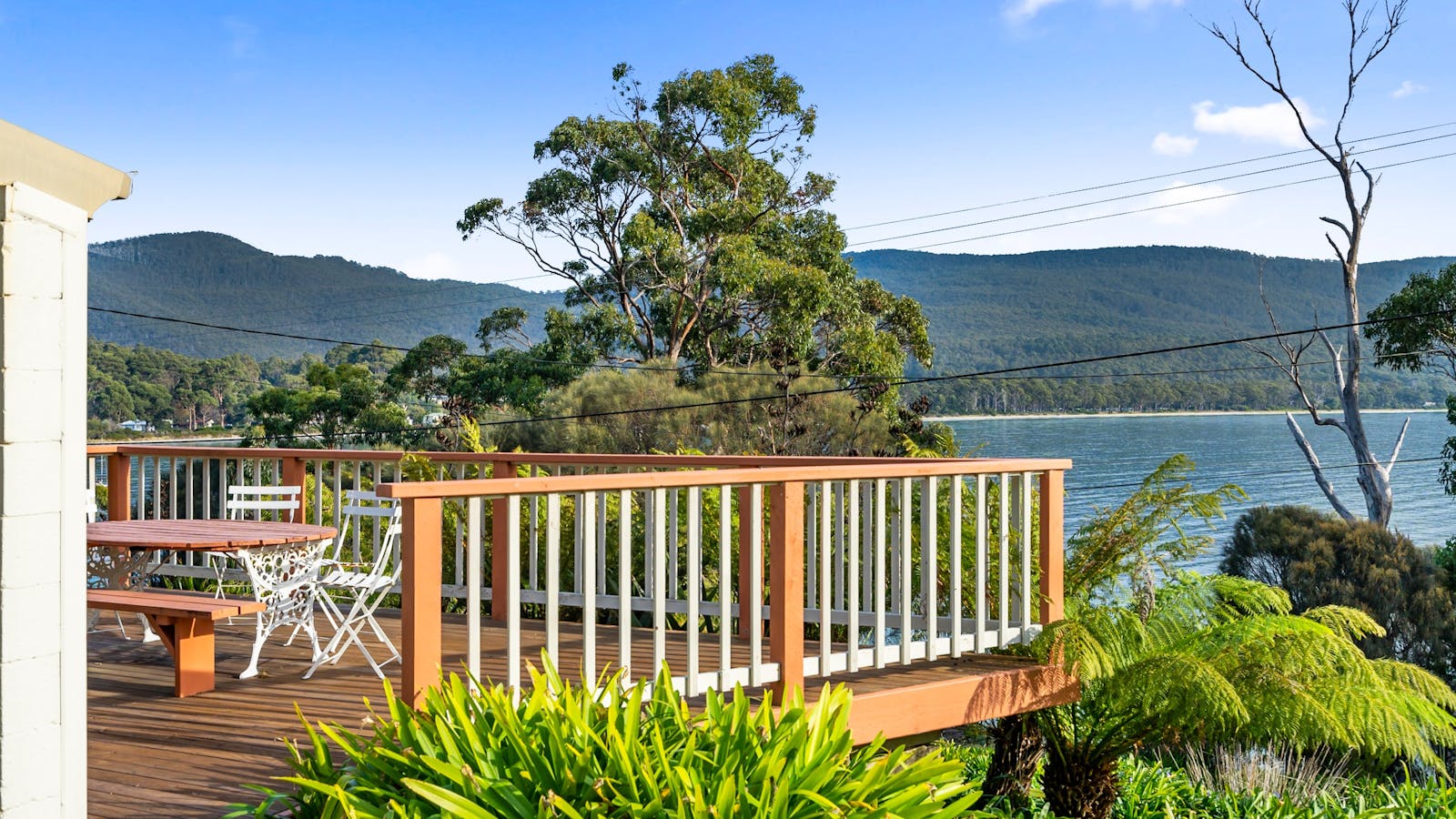 Oceanfront stay near Bruny Island Cruises