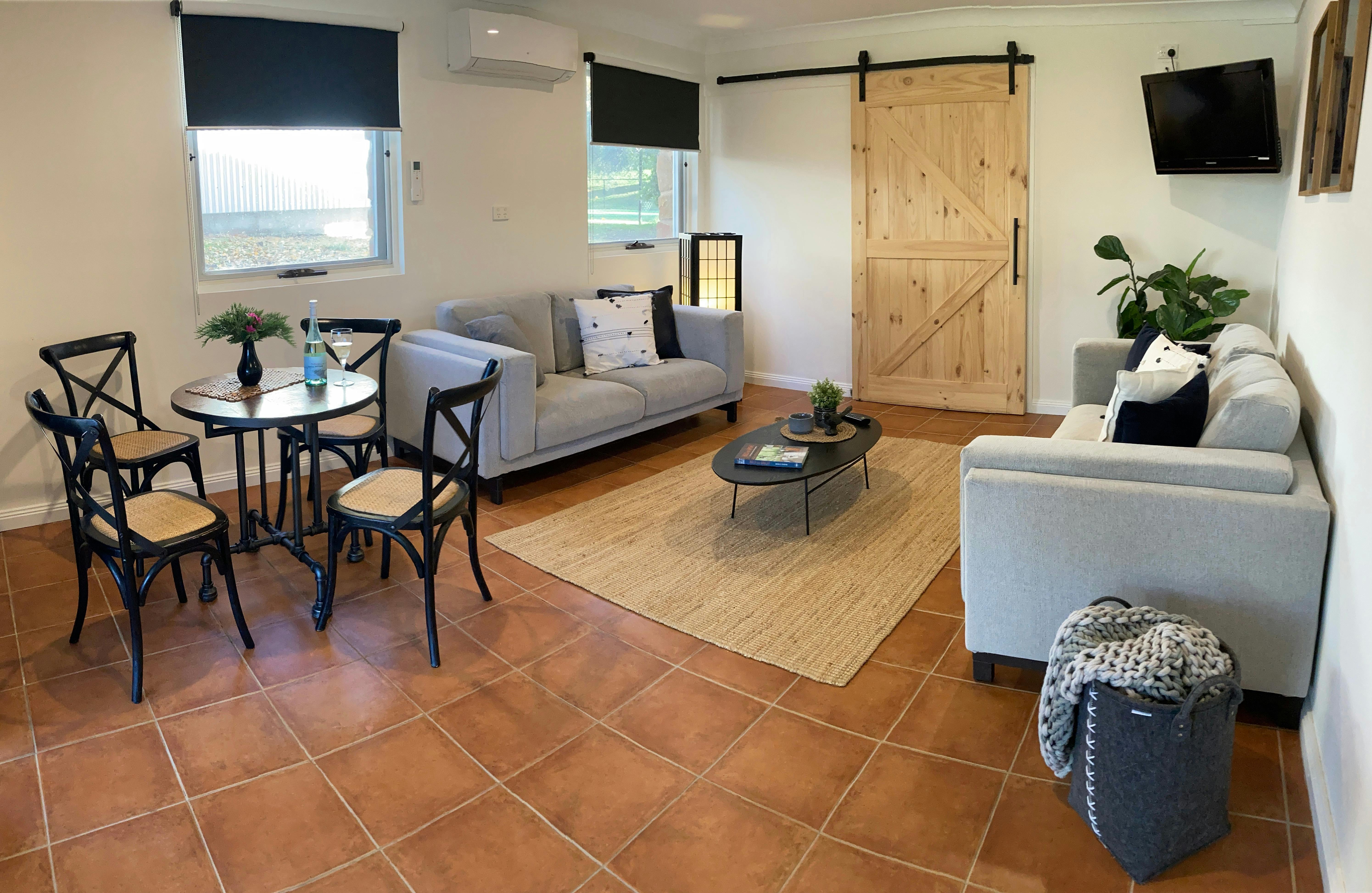 Living room (downstairs)