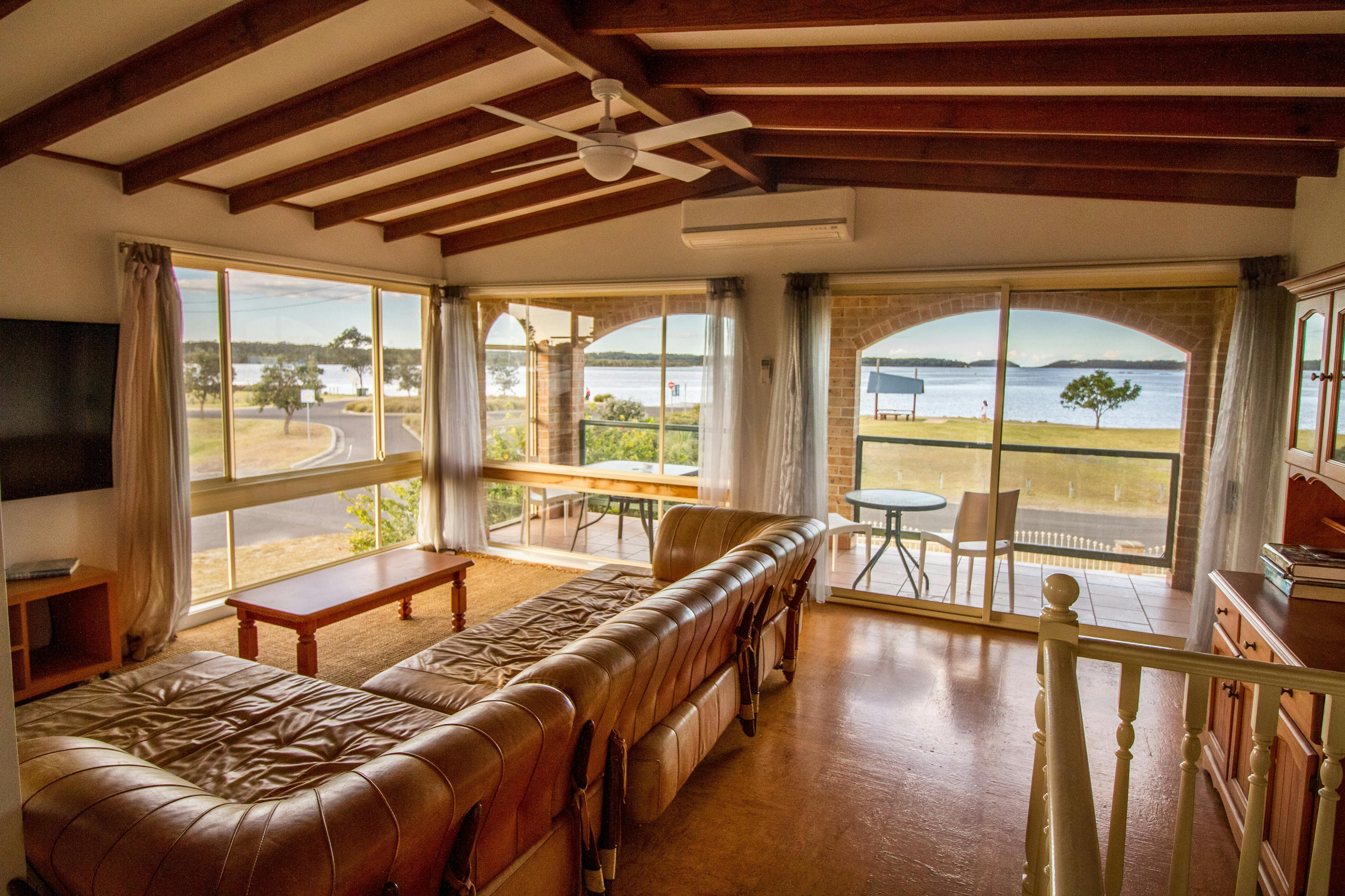 Waterfront Three Bedroom House NSW Holidays & Things