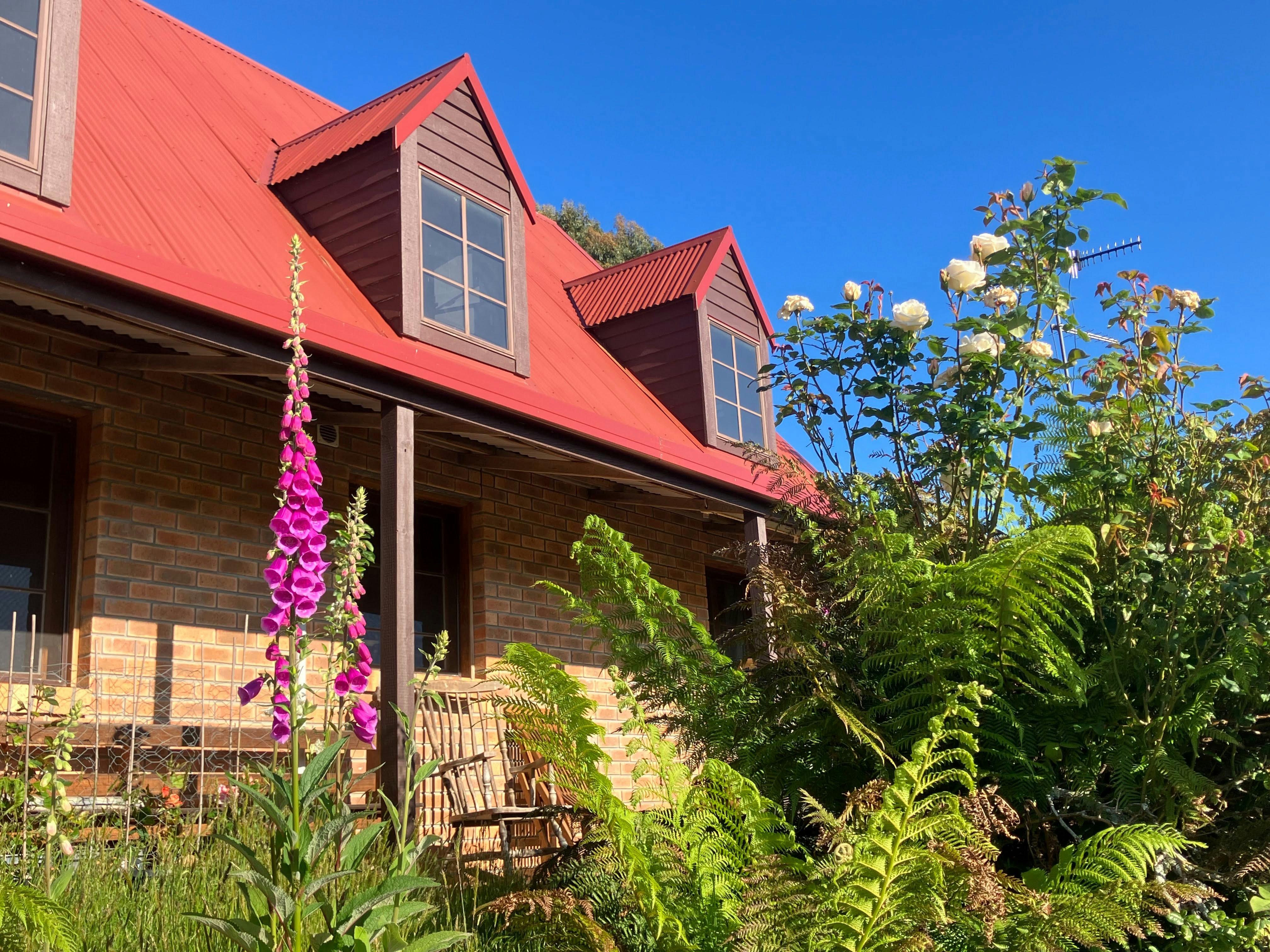 SeaHen Lodge