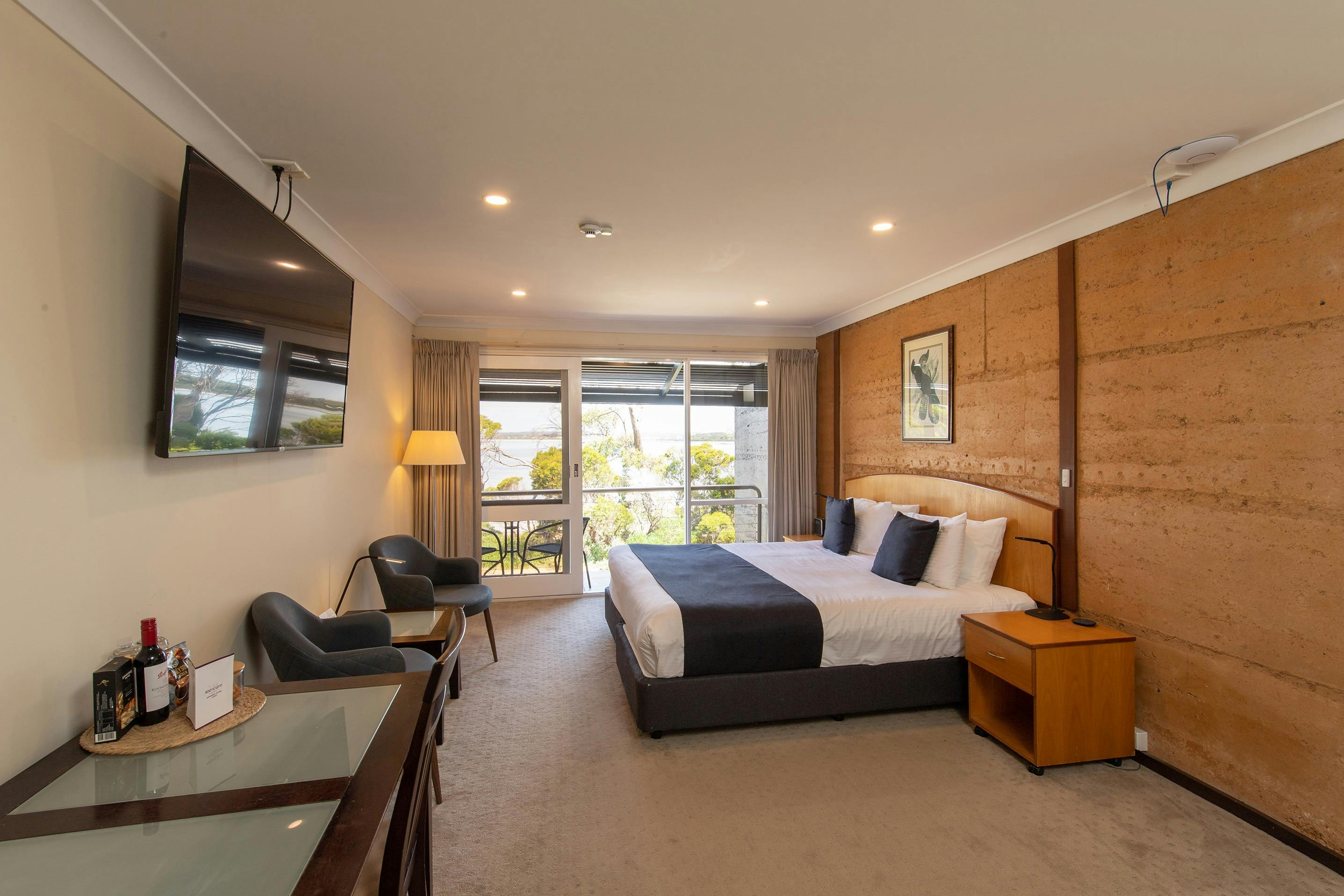 Deluxe Studio Waterview room