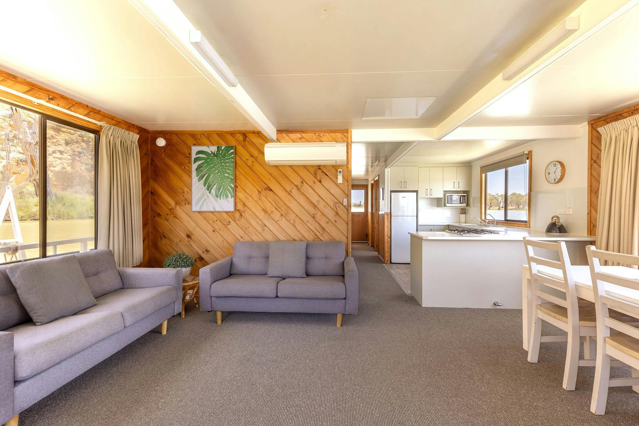 Spacious lounge