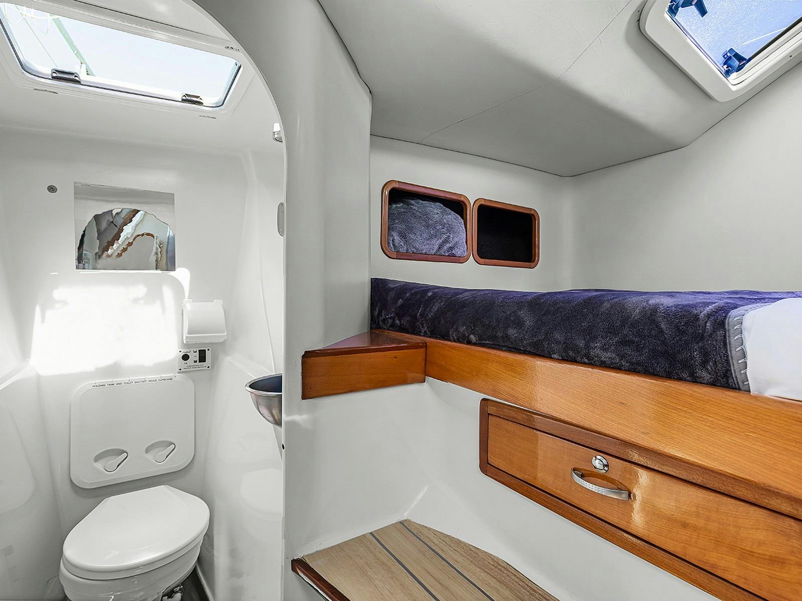 Latitude 1035 - Port forward cabin and ensuite