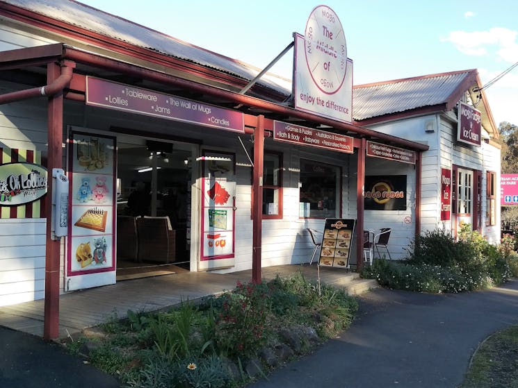 The Middle of Mogo - home of Mogo Fudge and Icecream, Courtyard Cafe and Lots of Lollies Mogo