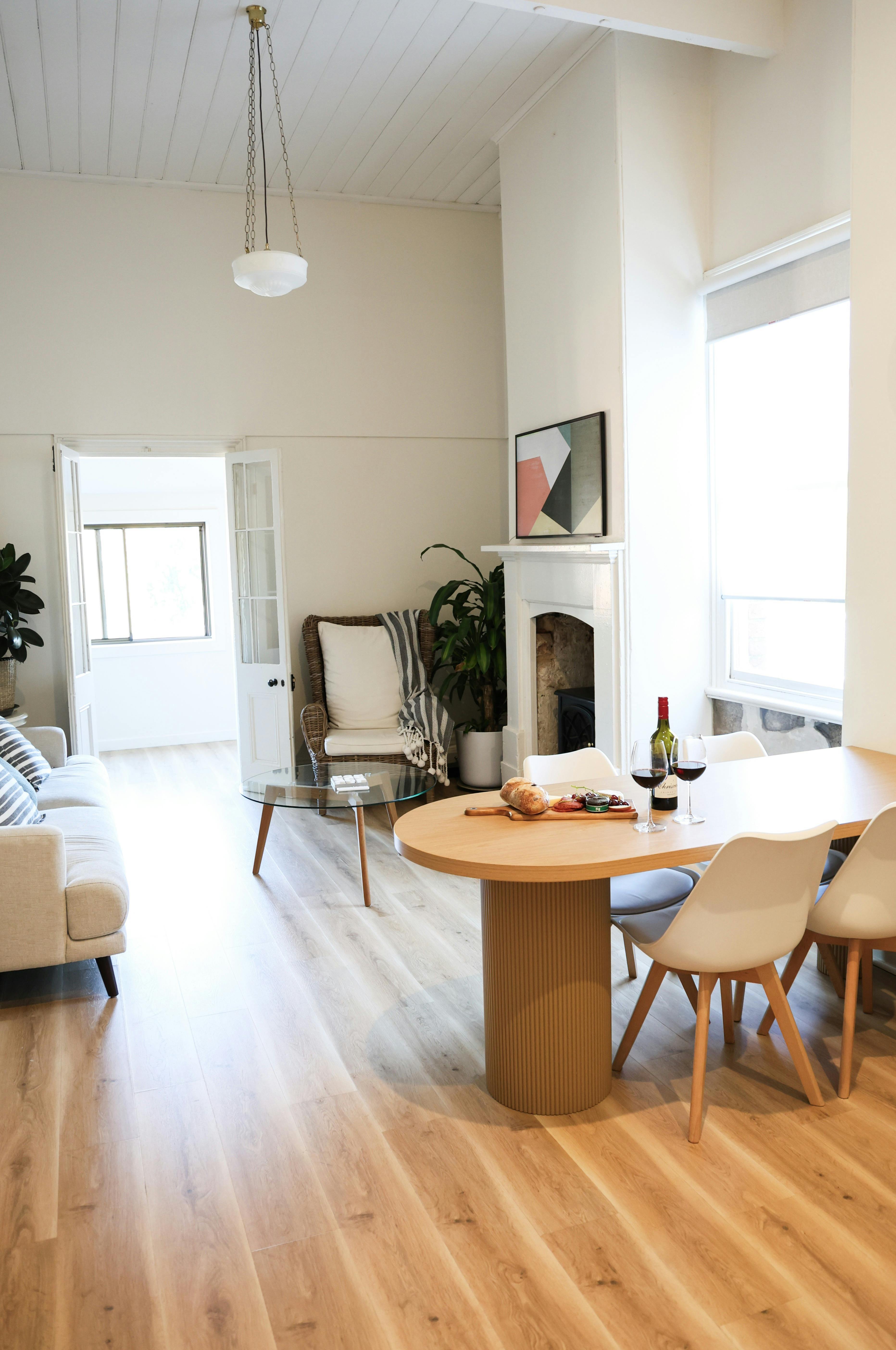 Light filled dining/lounge area