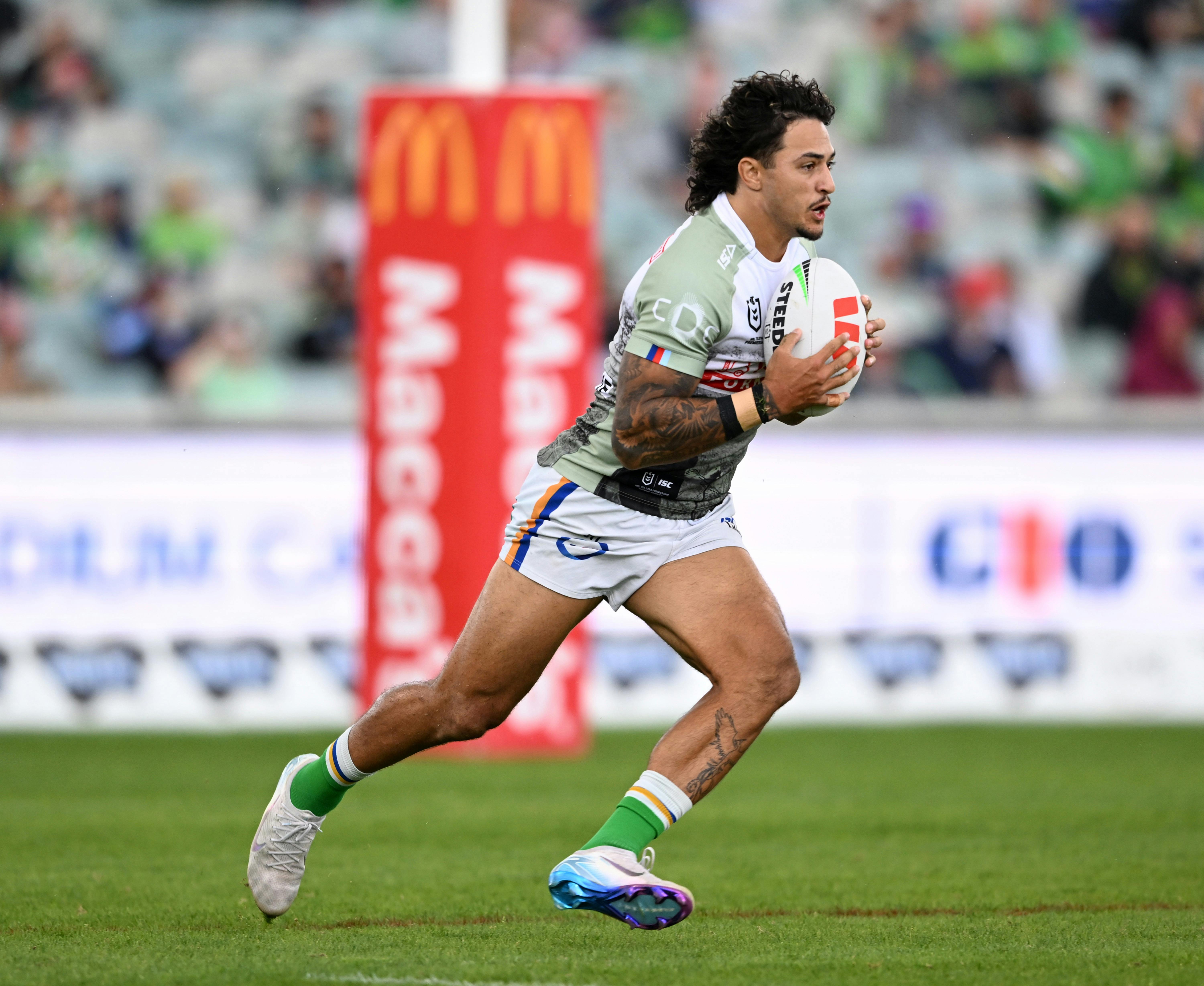Canberra Raiders player Xavier Savage running the ball.