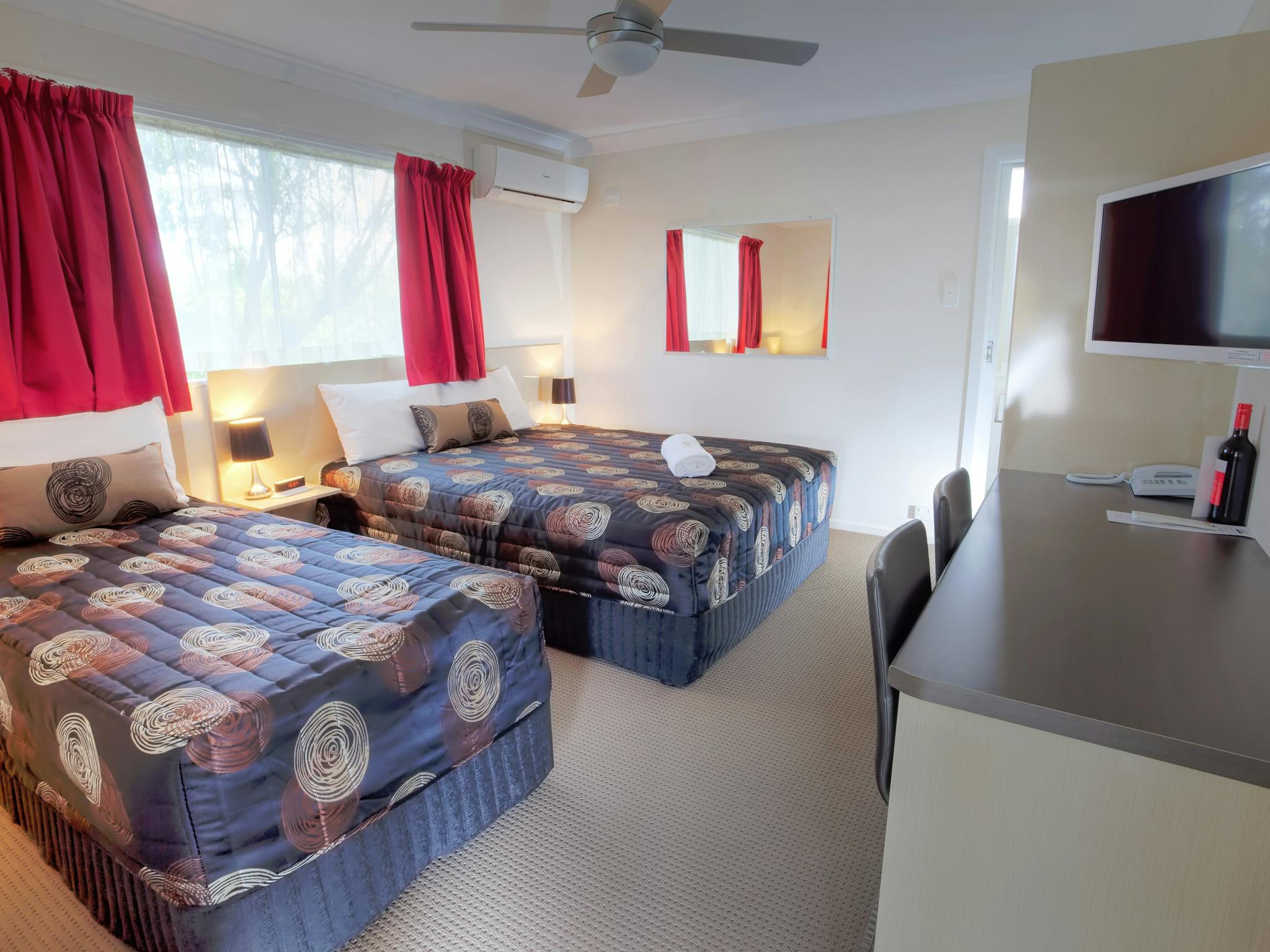 Twin Room - High Street Motor Inn, Stanthorpe Motel Accommodation Twin Room - High Street Motor Inn, Stanthorpe Motel Accommodation