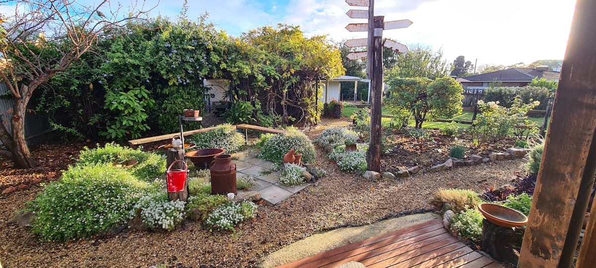 Peppercorn Cottage Normanville - gardens