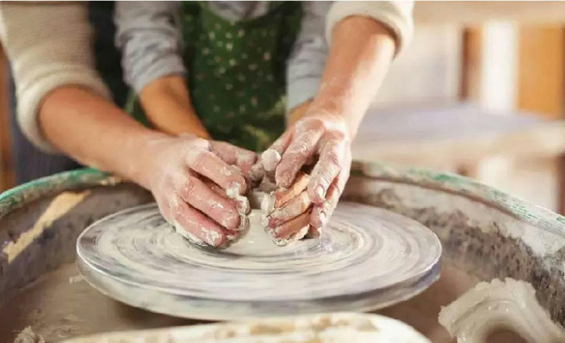 Pottery Wheel Throwing Class - Make a Ceramic Piece