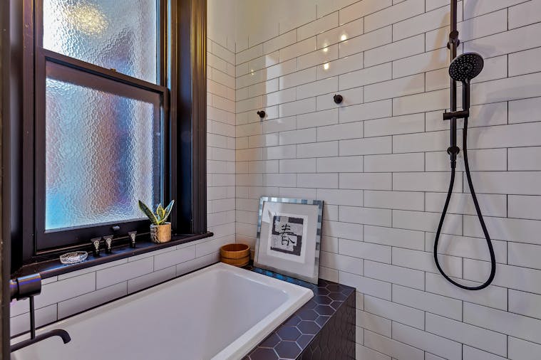 Deluxe King Suite 1
