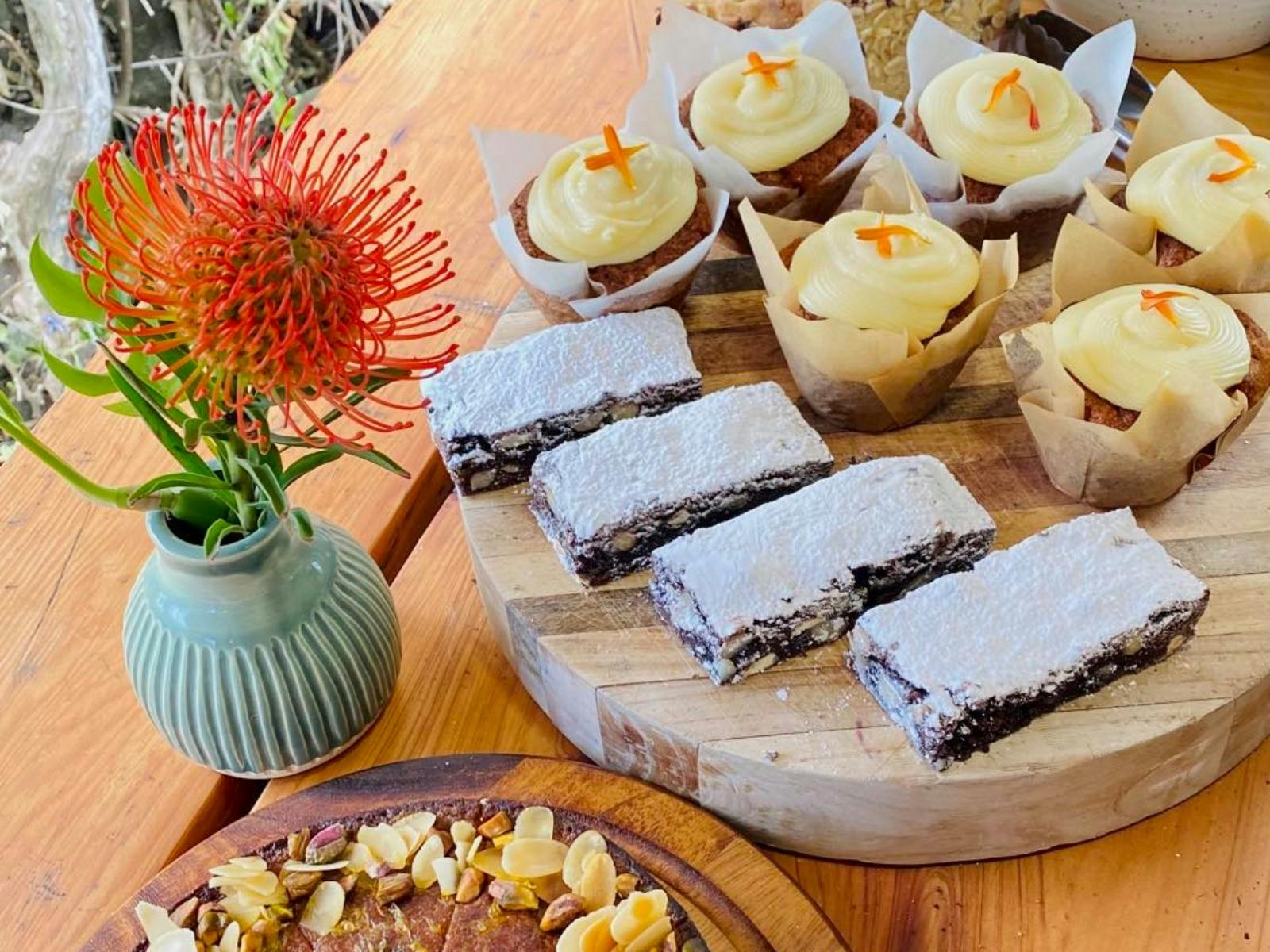 Cakes and Flowers at Island Sisters