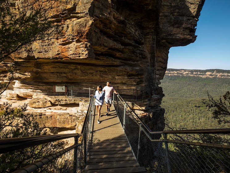 Couple enjoying views from Honeymoon Bridge overlooking the Jamison Valley