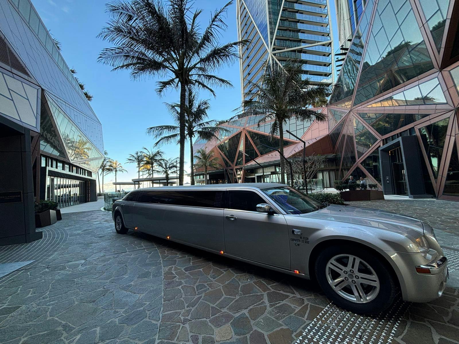 super stretch limousine