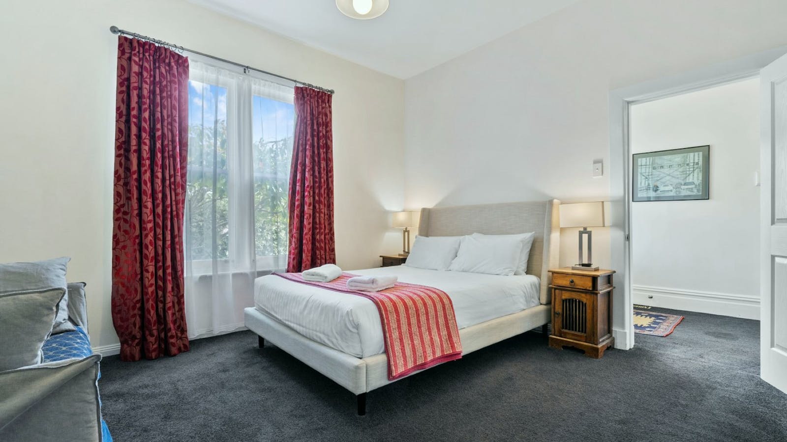 Main Bedroom with ensuite and walk in robe