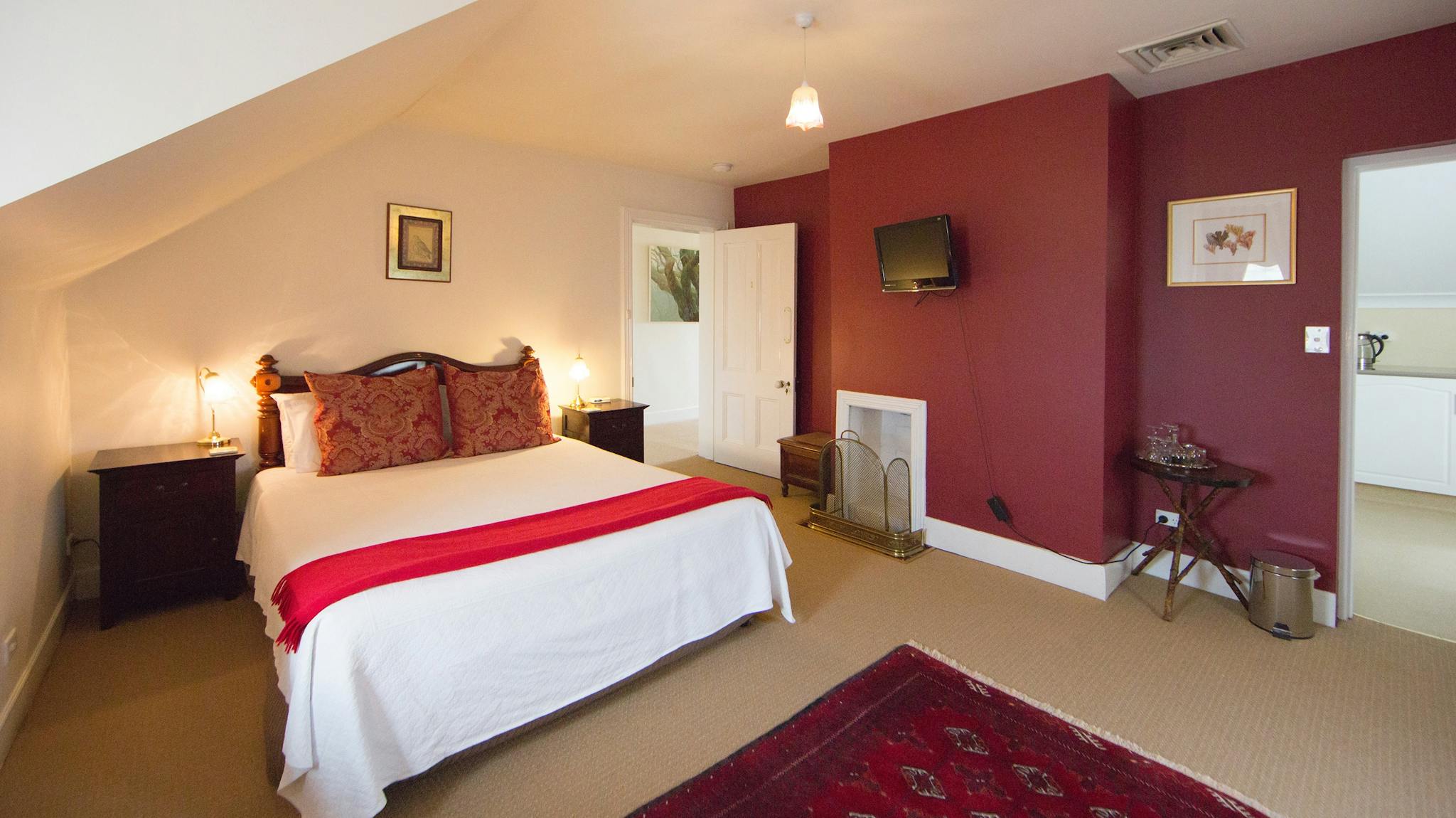 Upstairs Queen superior room with ensuite at The Racecourse Inn, Longford, Tasmania