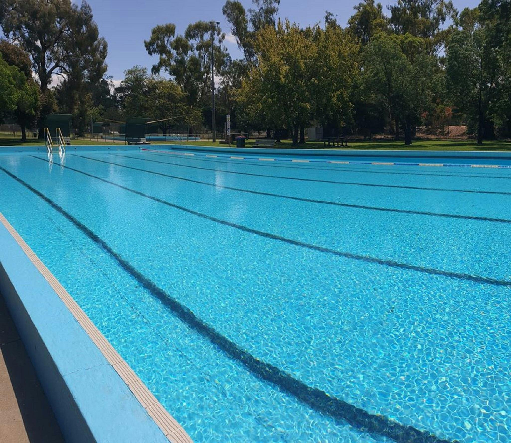 Nathalia Outdoor Swimming Pool