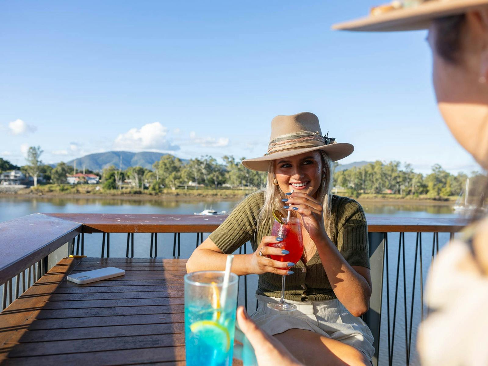 Explore delicious cafes overlooking the mighty Fitzroy River (Tunuba).