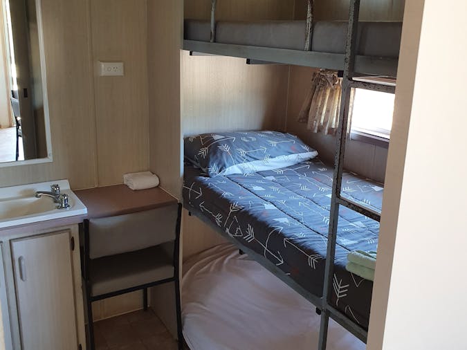 5 BERTH ENSUITE CABIN
