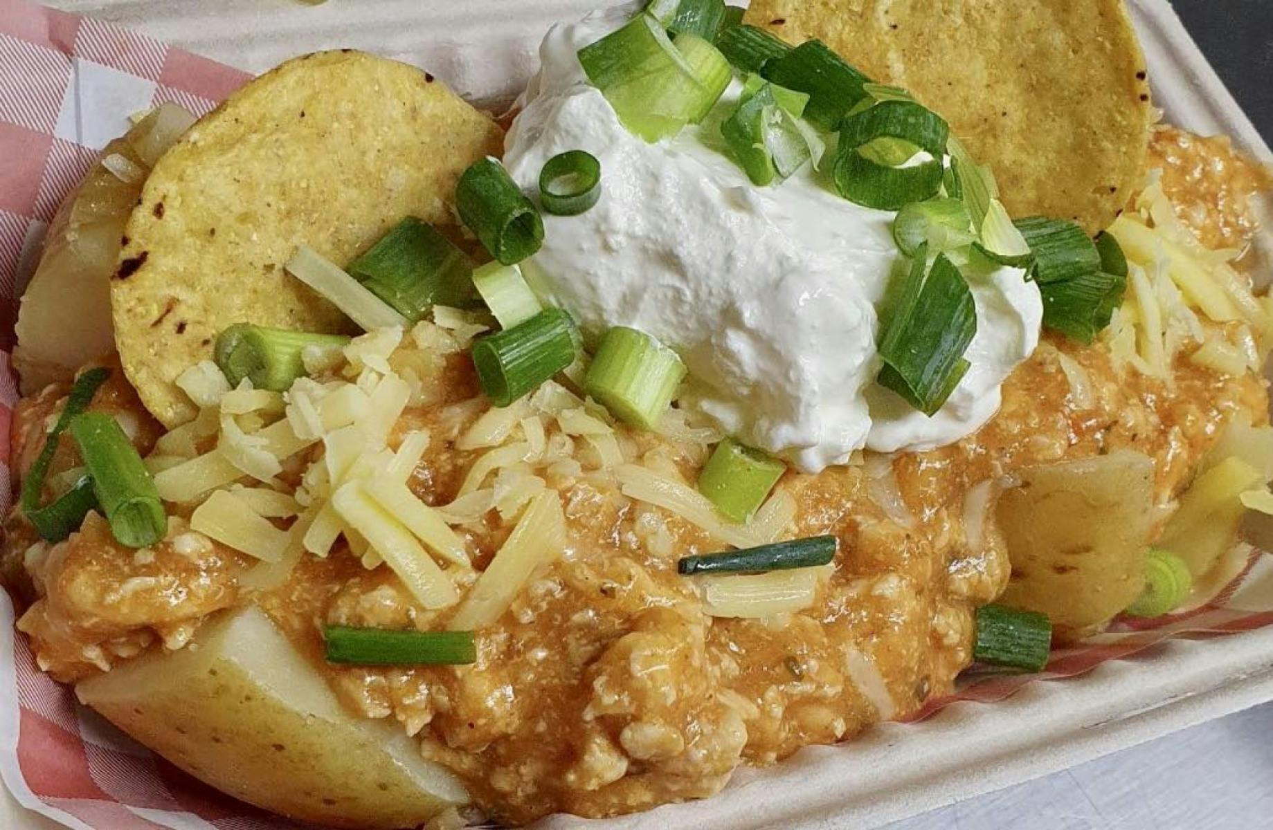 裝土豆 酸奶油 蔥 肉片 肉醬