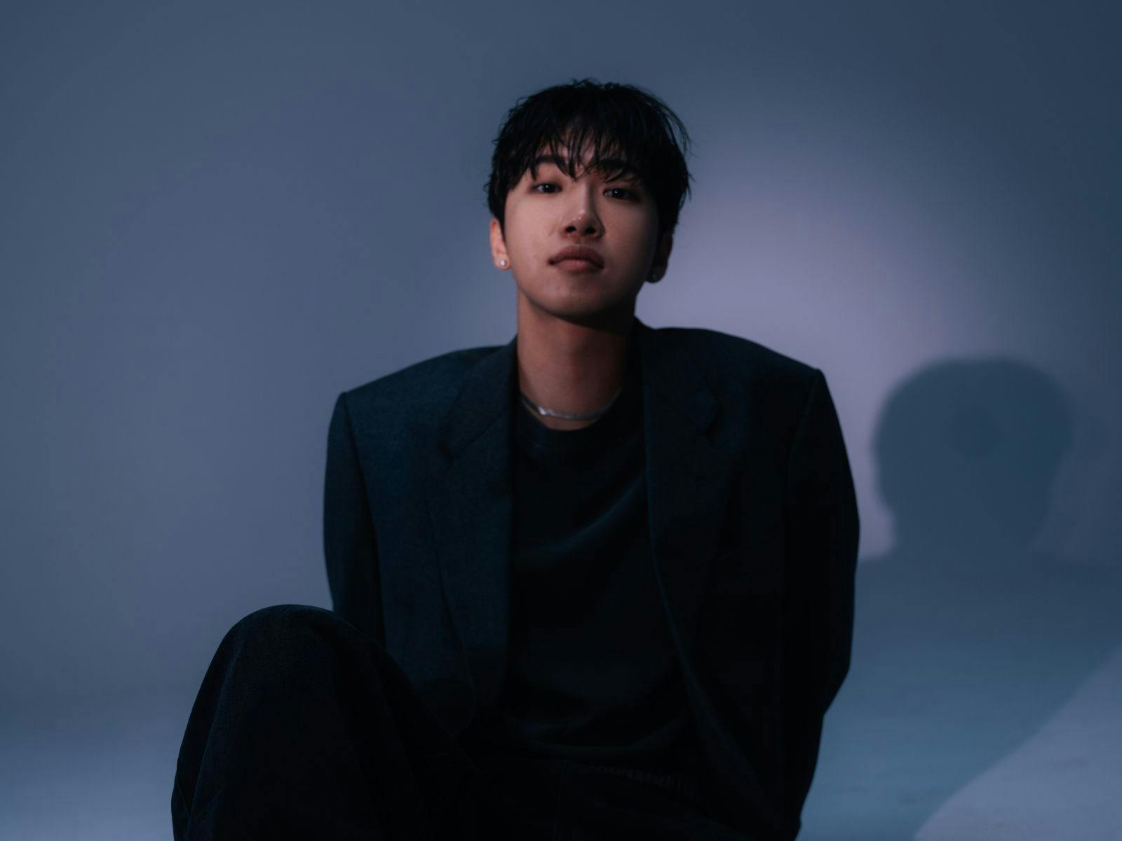 Rovv (로브) artist shot.