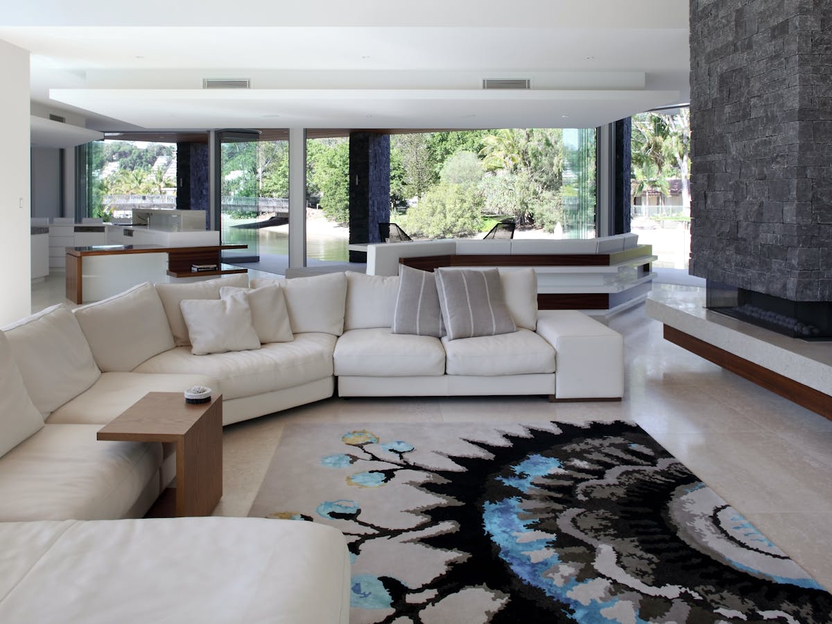 Spacious and bright living room, fire, views on the pool and river Spacious and bright living room, fire, views on the pool and river