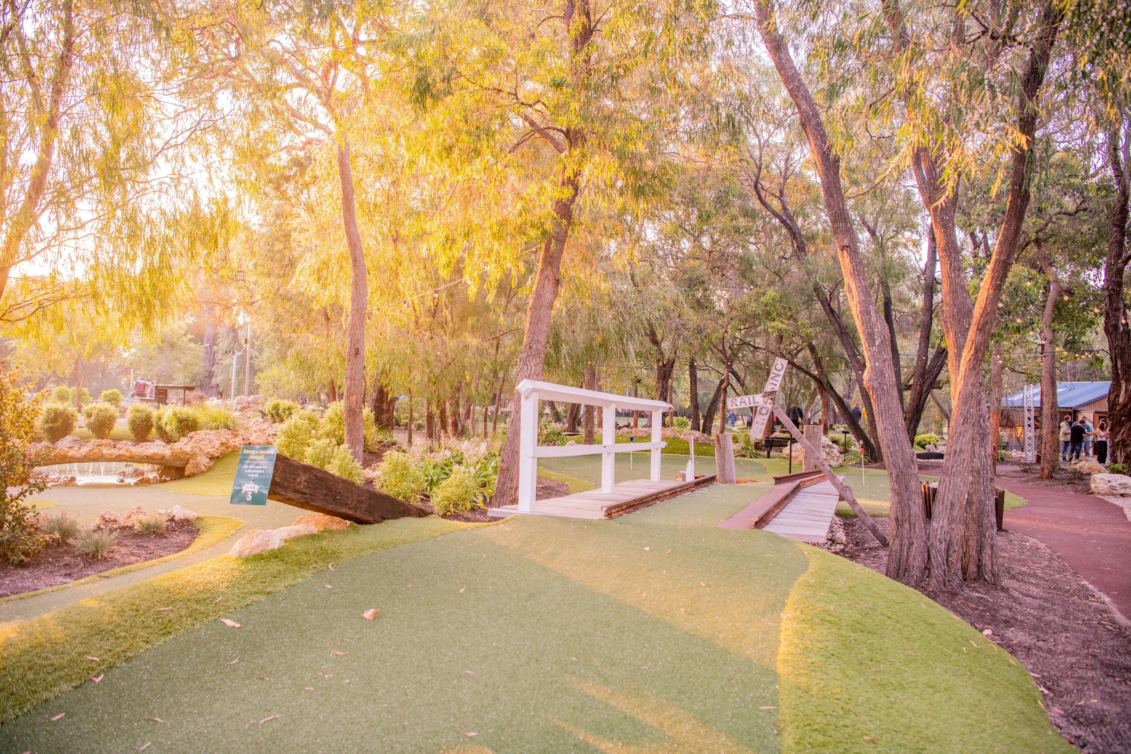 The Par 3 - Golf and Minigolf