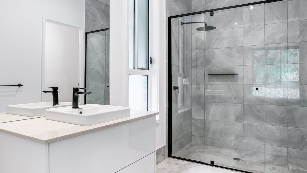 Large ensuite bathroom with walk-in shower