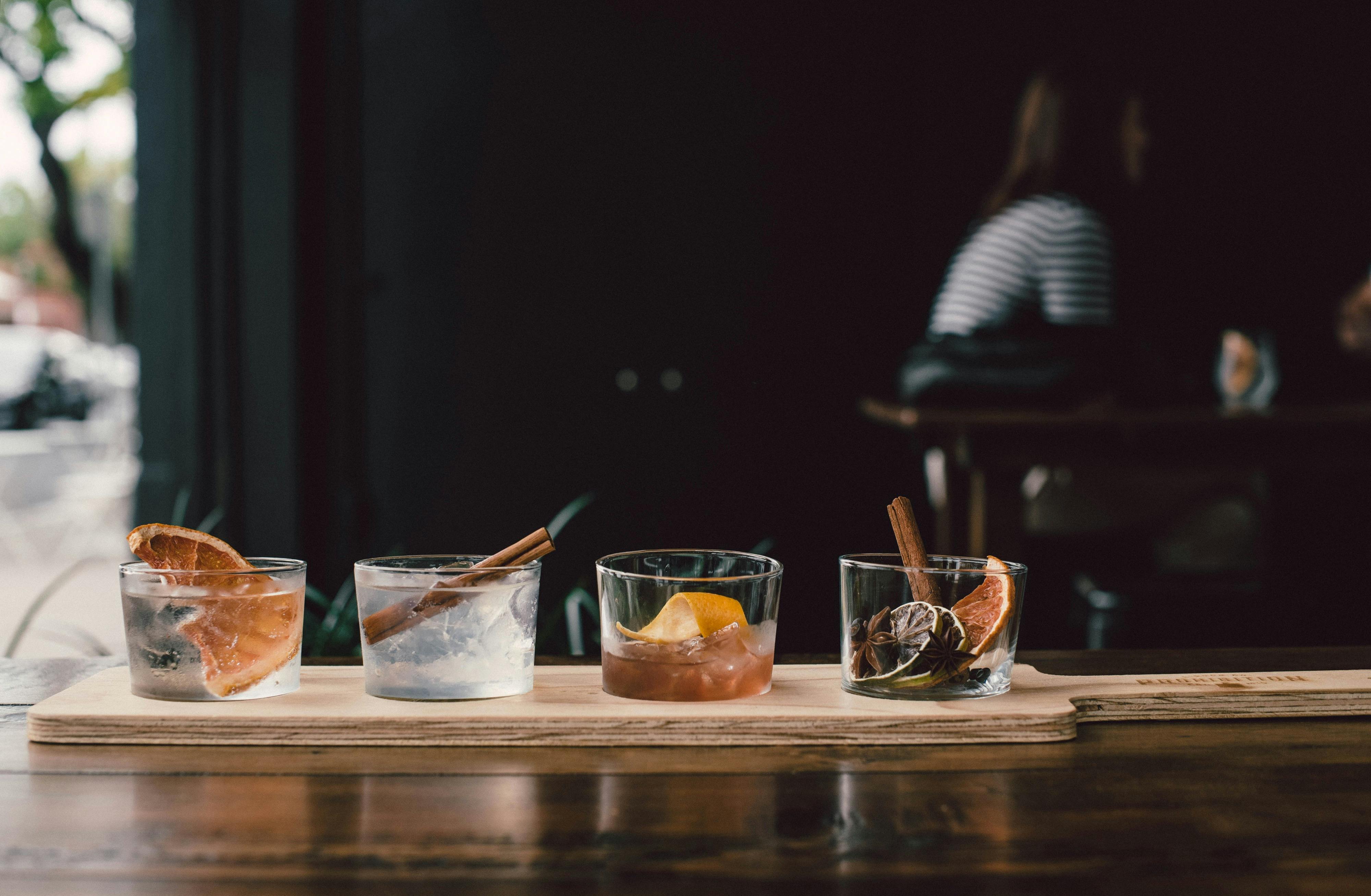 gin paddle with botanicals