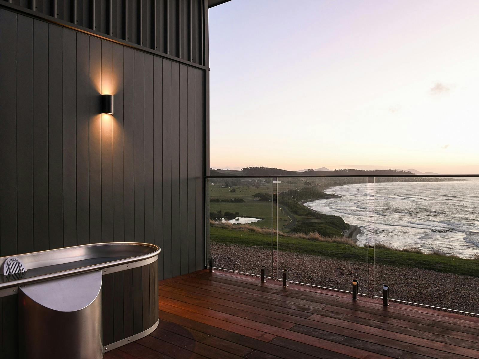 Tub, taste, tranquillity: an unhurried oceanside escape image