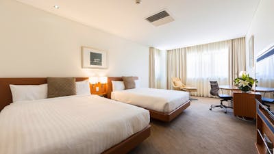 Twin Double Room features 2 Queen Sleepmaker beds