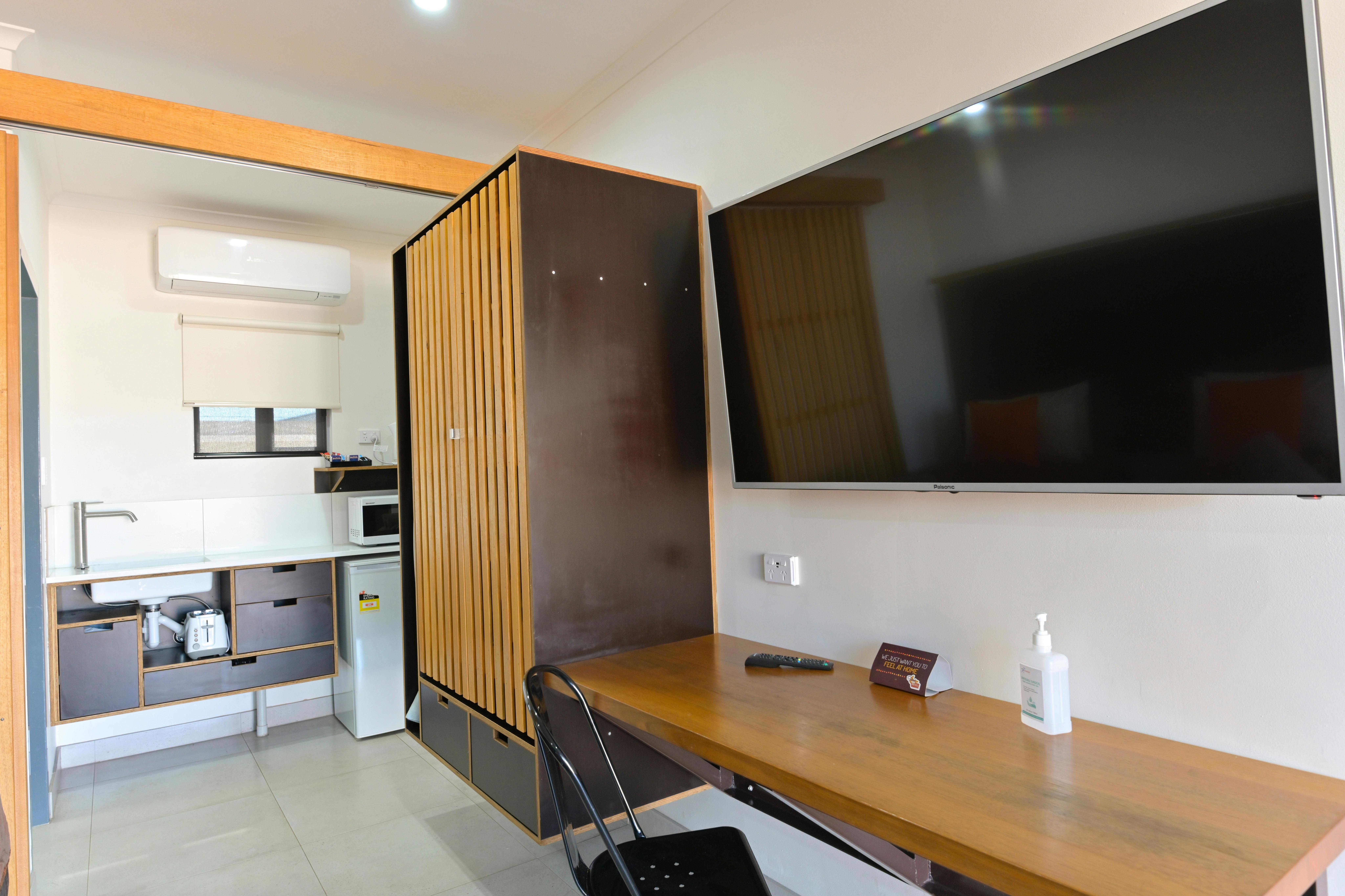 Safari Lodge Motel Tennant Creek Queen Room Facilities