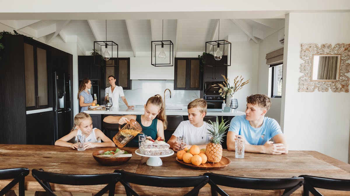 alt text= dining table to seat 10 people