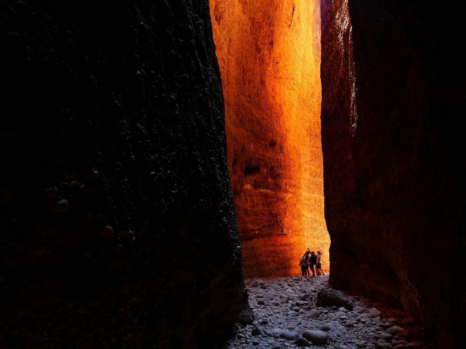 Tour group hiking in Echidna Chasm