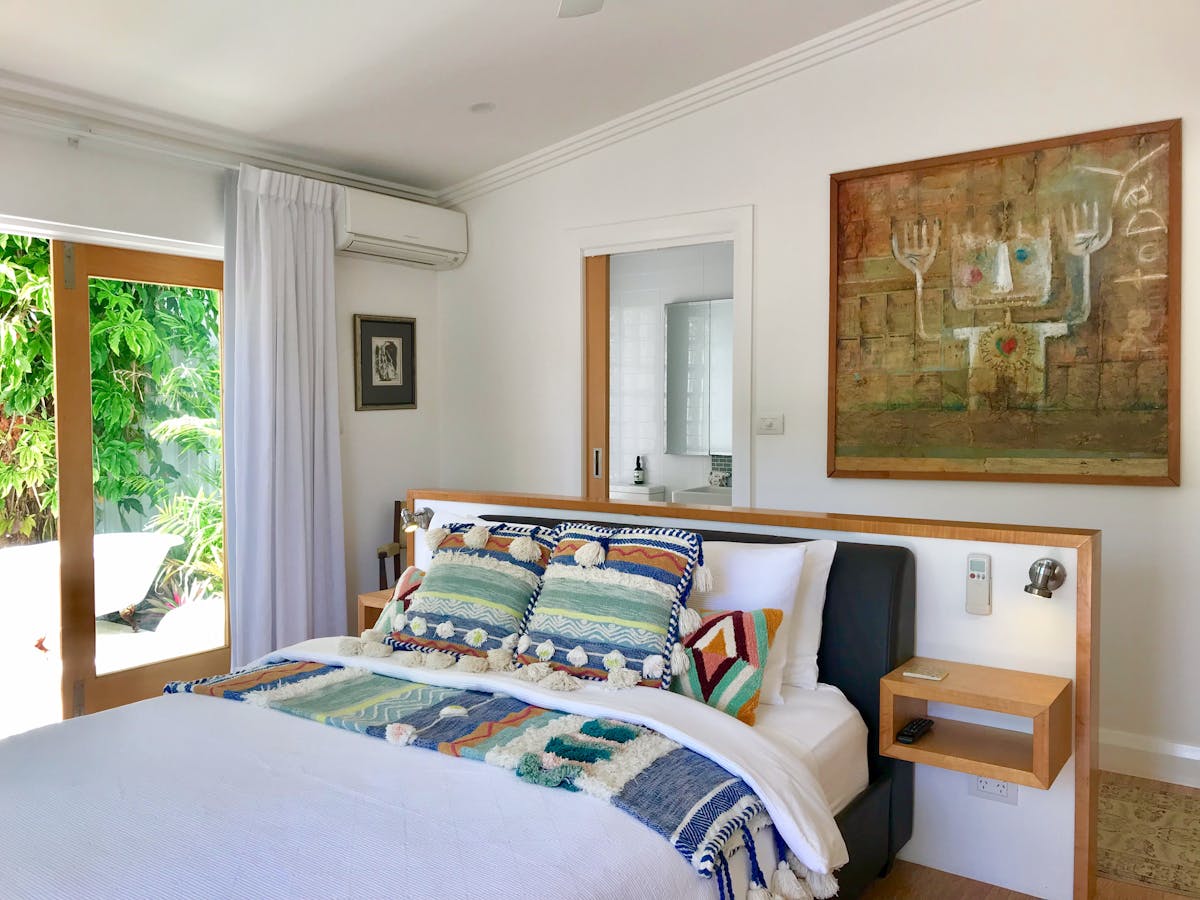 master bedroom holiday house port douglas accommodation