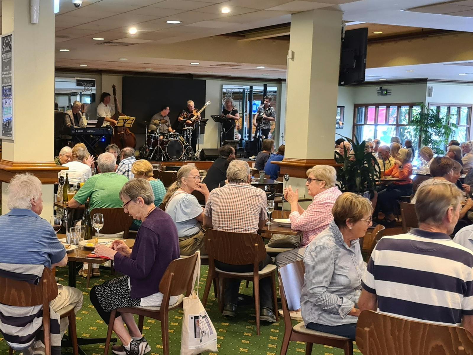 picture of people enjoying live music at the Pinsent Hotel