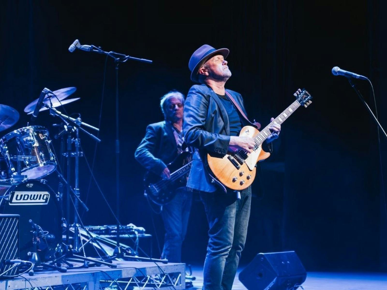 Matt Arthur & The Lazy Bones rock out on stage