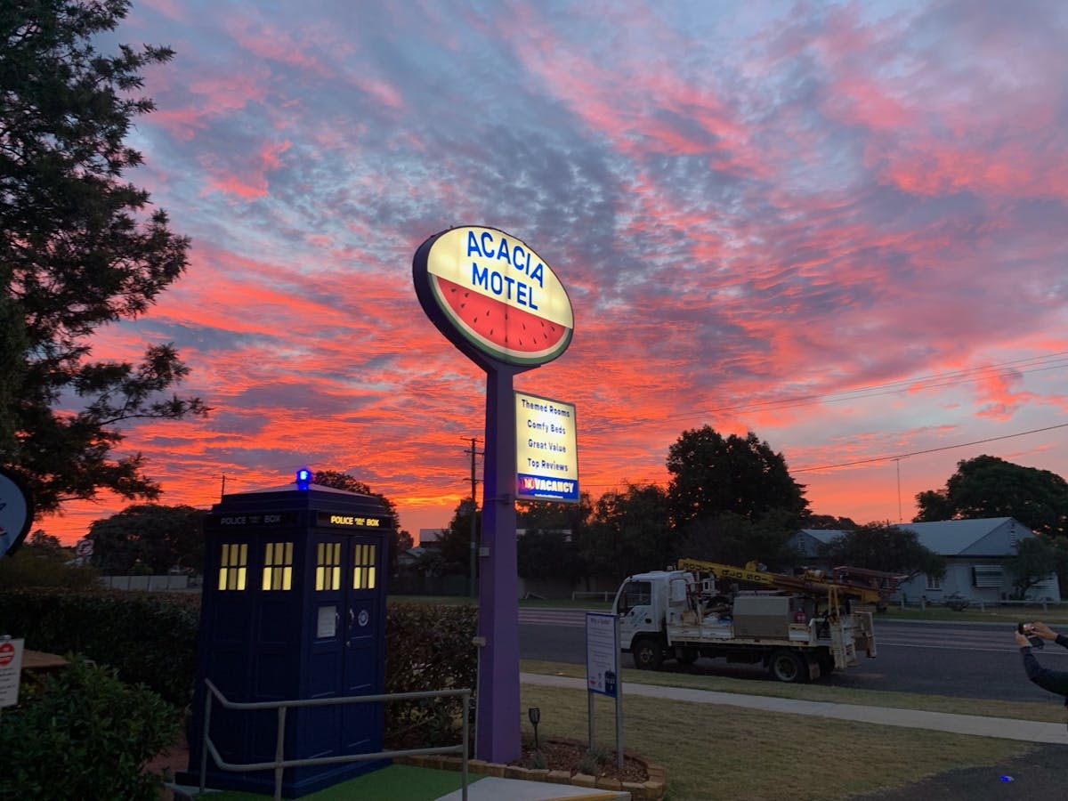 Free Tardis photo stand