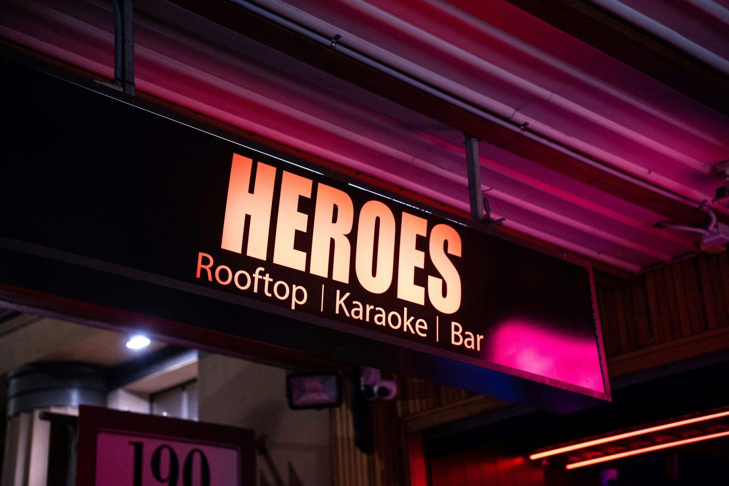 Heroes Bar