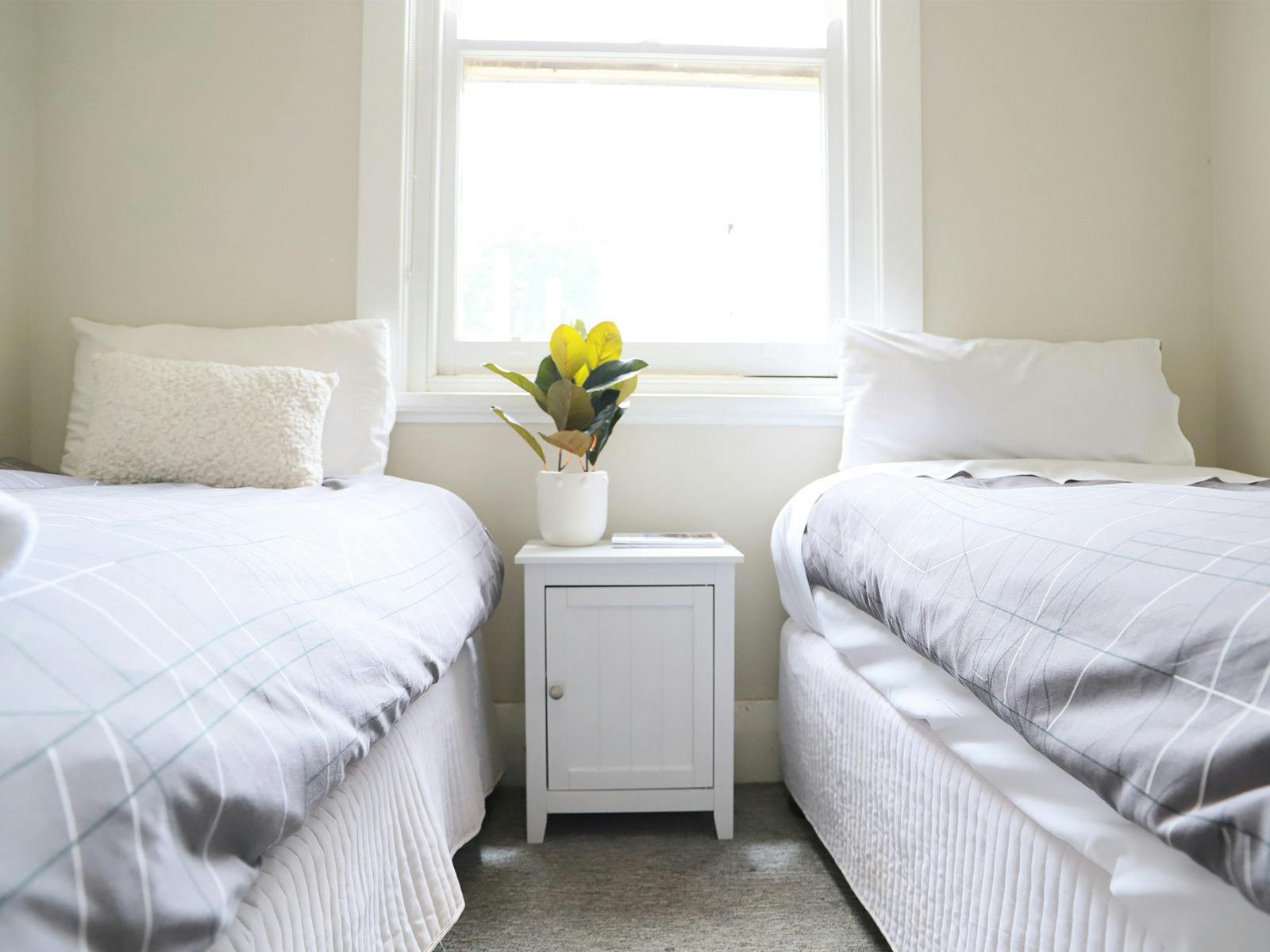 Twin bed, five-bedroom, self-contained cottage.