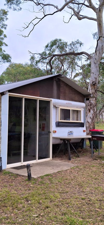 Caravan with annex set amongst the gum trees