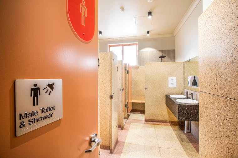 Studio Queen with shared bathroom facilities