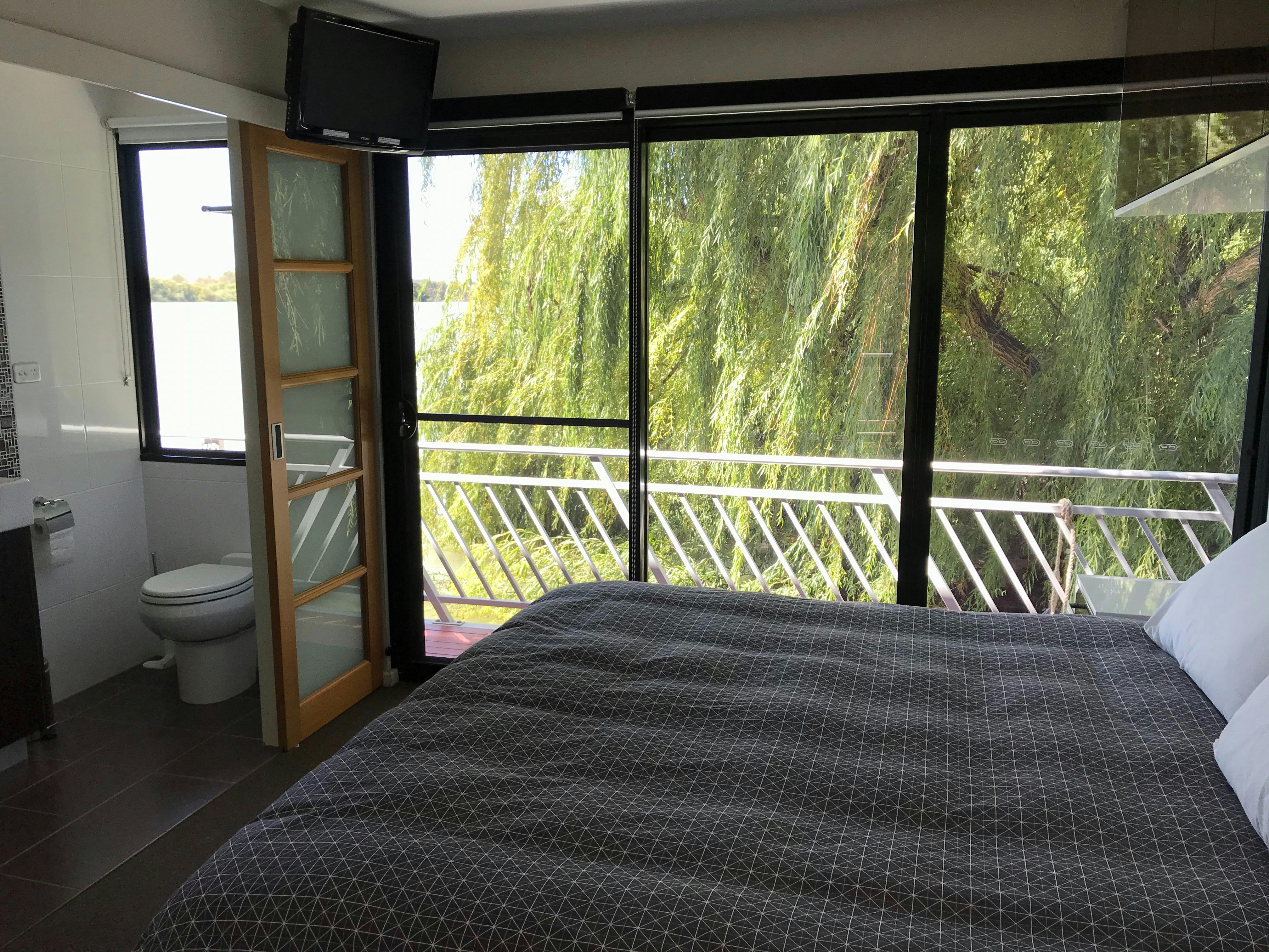 Love Life Houseboat