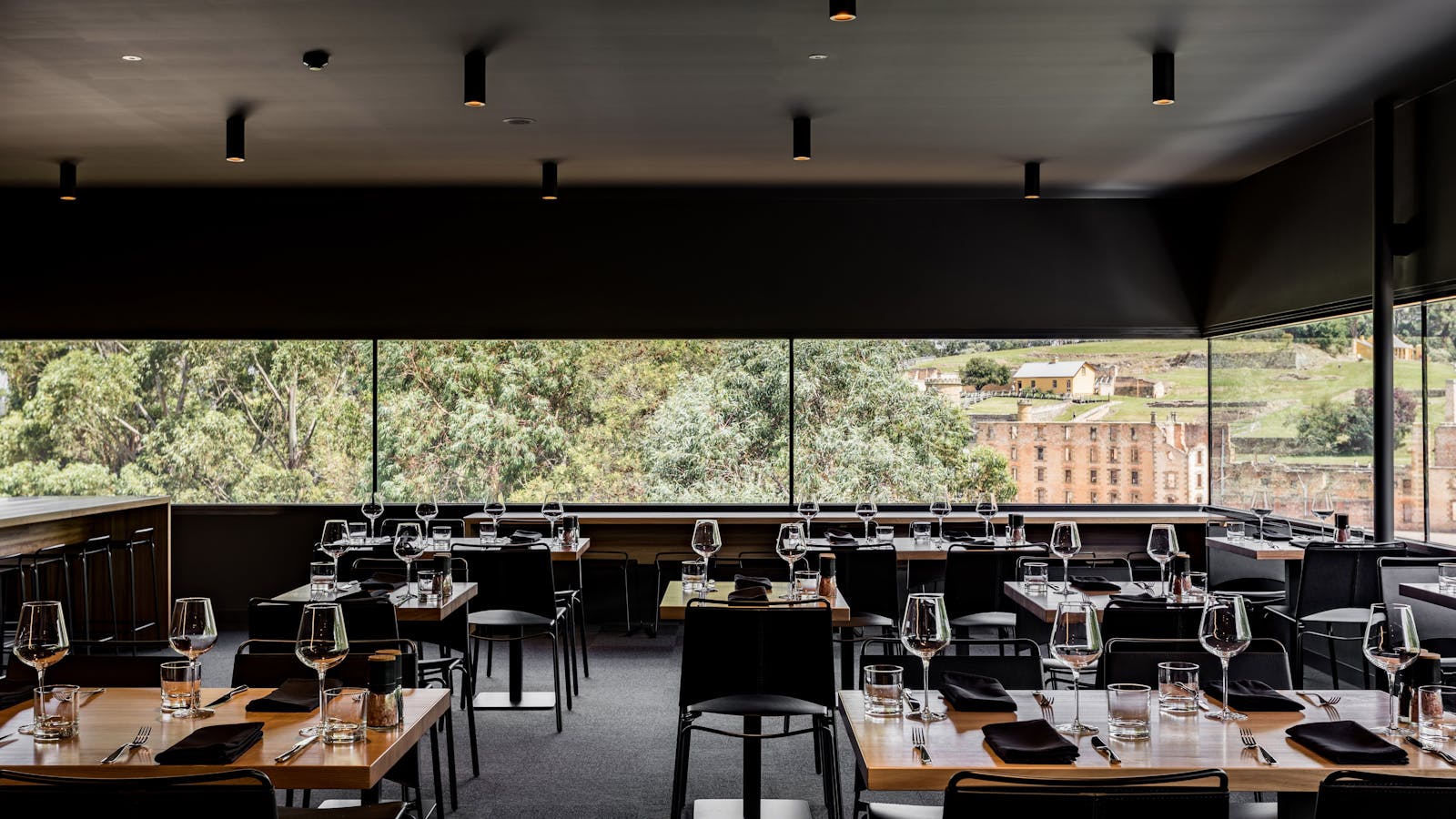 1830 Restaurant & Bar