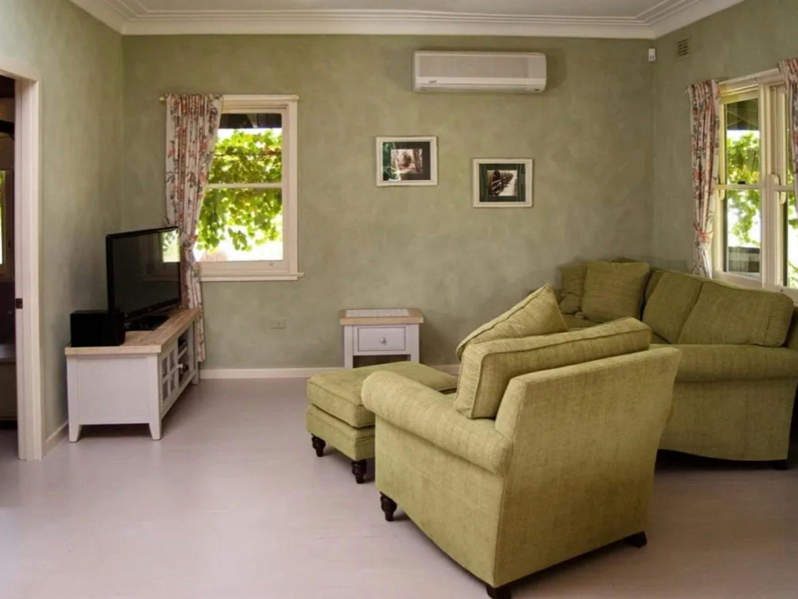 TV & lounge
