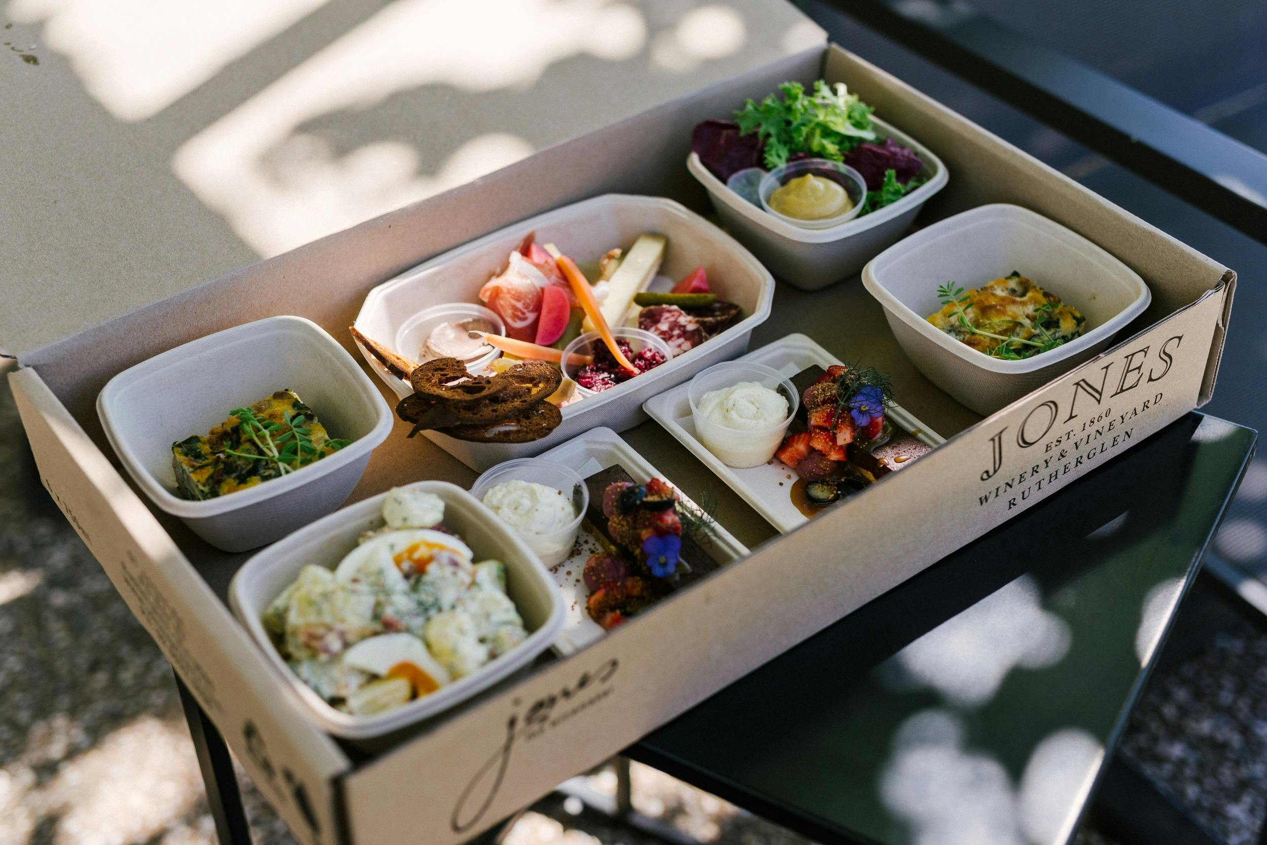 Jones Winery Restaurant Rutherglen Picnic Hamper Box