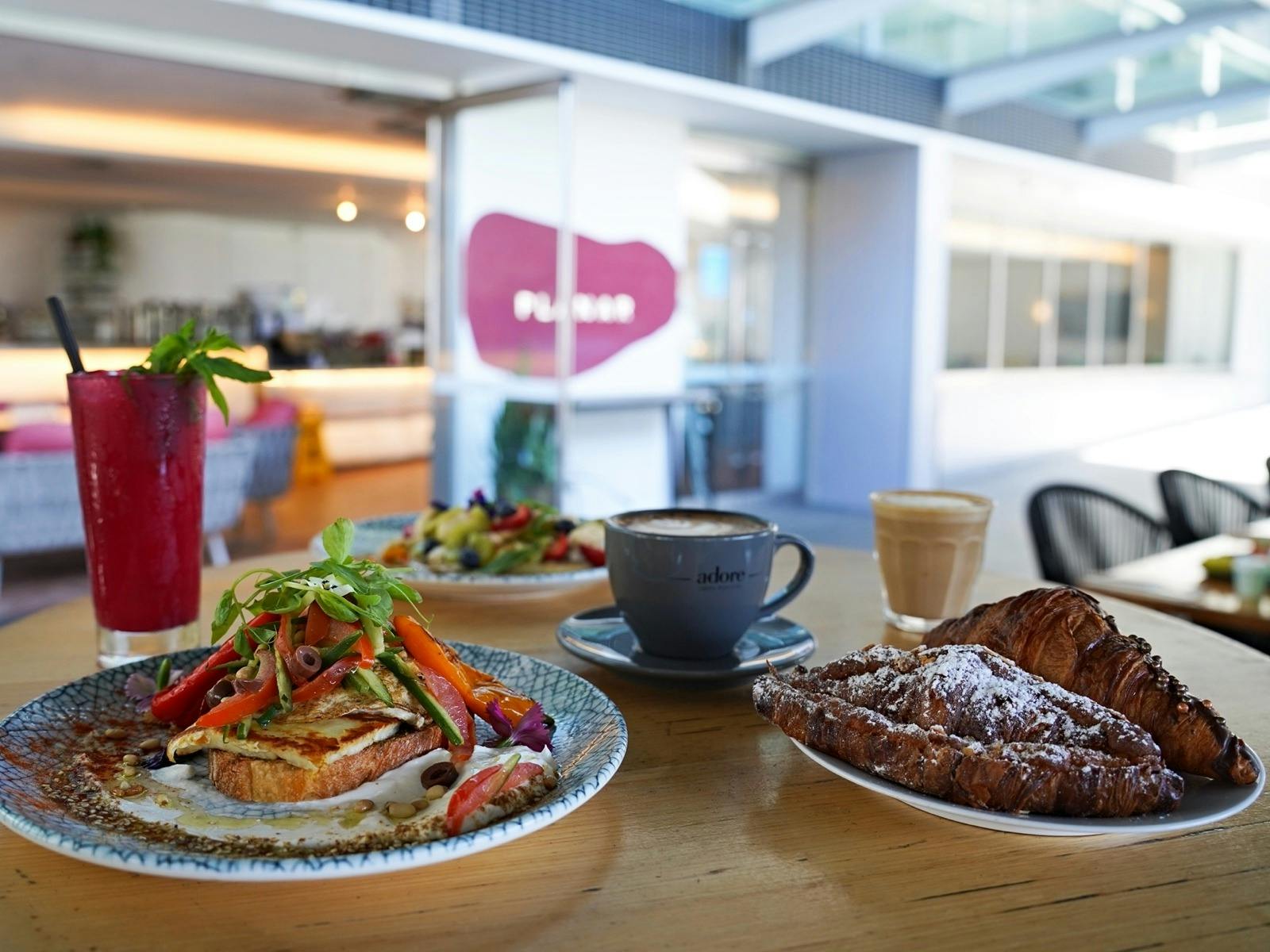 在 ICC 附近的 Planar 餐厅享用早餐