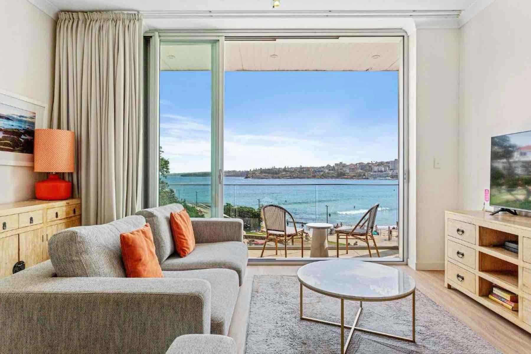 Front row seats to Bondi Beach ! Relax and unwind to the sound of the waves and beach views.
